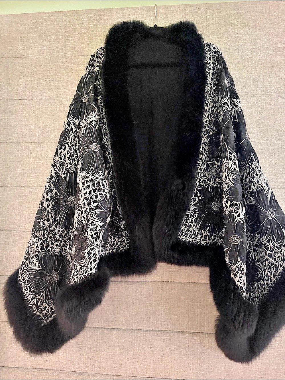 Luxury Black & SilverFloral Faux Fur Trim Cape never Worn